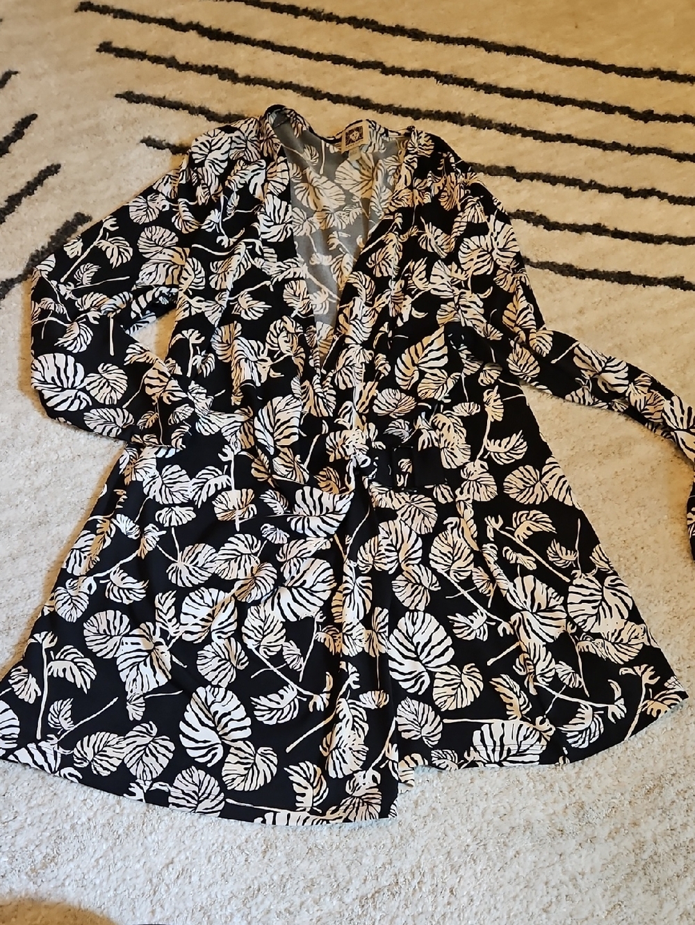 Anne Klein Gray and White Leaf Print Dress/Tunic